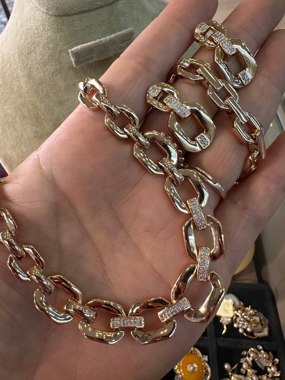 Vip Çelik Gold Renk Zirkon Taşlı Premium Seri Antialerjik Kolye ve Küpe 2'li Set Takım