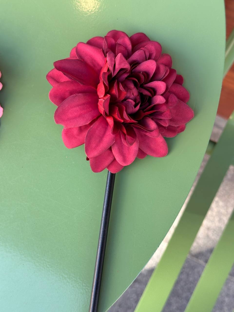 Bordo Renk Çiçek Figürlü Uzun Çivi Toka Uzunluk 20 cm.