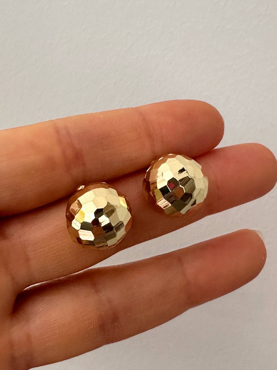 Vip Çelik Gold Renk Lazer Kesim Premium Seri Yarım Halka Top Görünüm Küpe