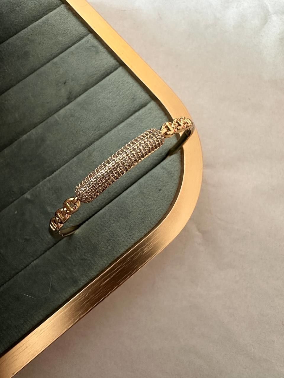 Vip Çelik 14 K Gold Renk Zirkon Taş Antialerjik Lazer Kesim Kelepçe Bileklik Genişlik 6 cm.