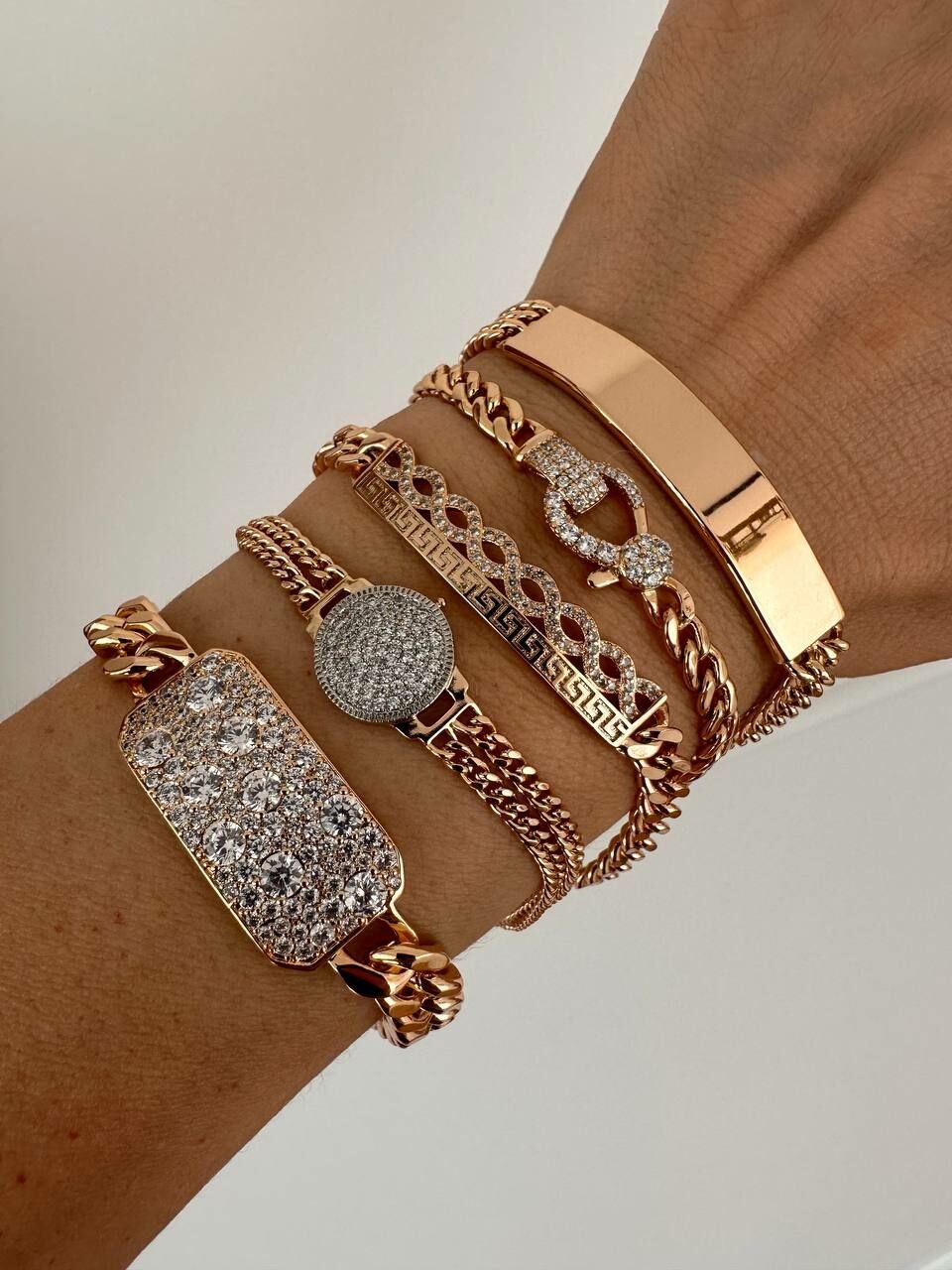 Vip Çelik Gold Renk Zirkon Taş Antialerjik Zincir Bileklik Uzunluk 18 cm.