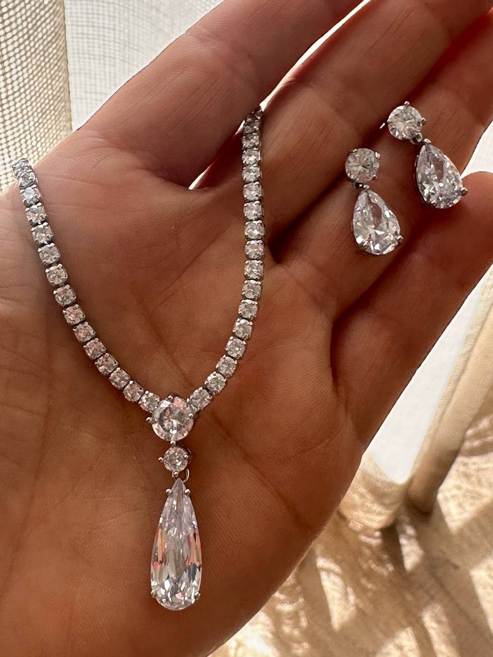 Vip Çelik Gümüş Renk Zirkon Taşlı Damla Taş Sallantılı Premium Seri Su Yolu Set Takım Uzunluk 45 cm.