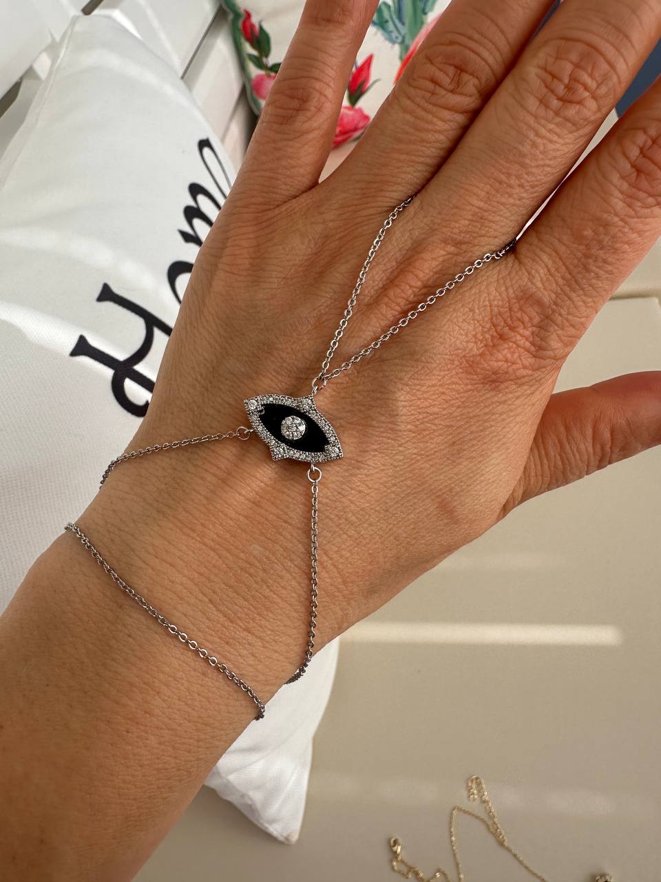 Gümüş Renk Zirkon Taşlı Göz Figürlü Rodyum Kaplama Şahmeran Bileklik