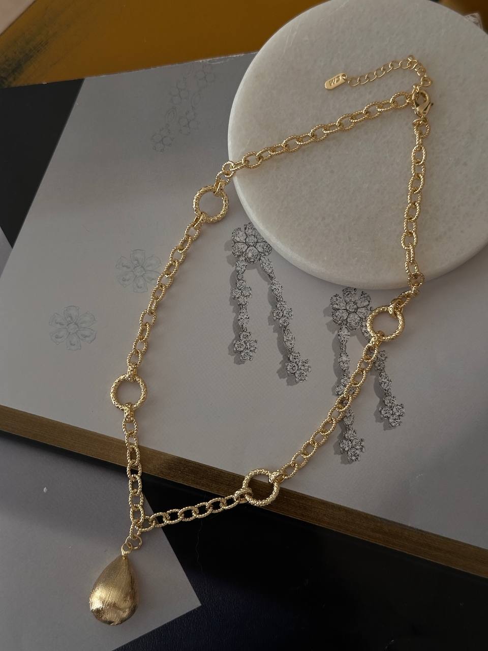 Vip Çelik Gold Renk Lazer Kesim Damla Sallantılı Antialerjik Kolye Uzunluk 45 cm. 50 cm.