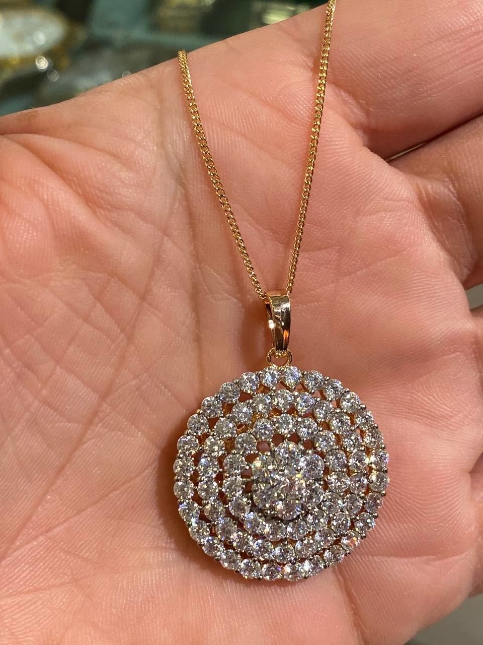 Vip Çelik Gold Renk Zirkon Taş Antialerjik Özel Tasarım Kolye Uzunluk 43 cm. Uç Genişlik 2,5 cm.