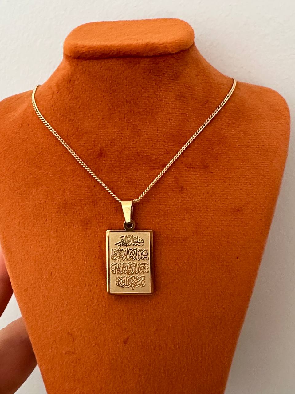 Vip Çelik 14 Ayar Altın Rengi Nazar Duası Yazılı Antialerjik Kolye Uzunluk 45 cm. Uç 1,5 cm. x 3 cm.