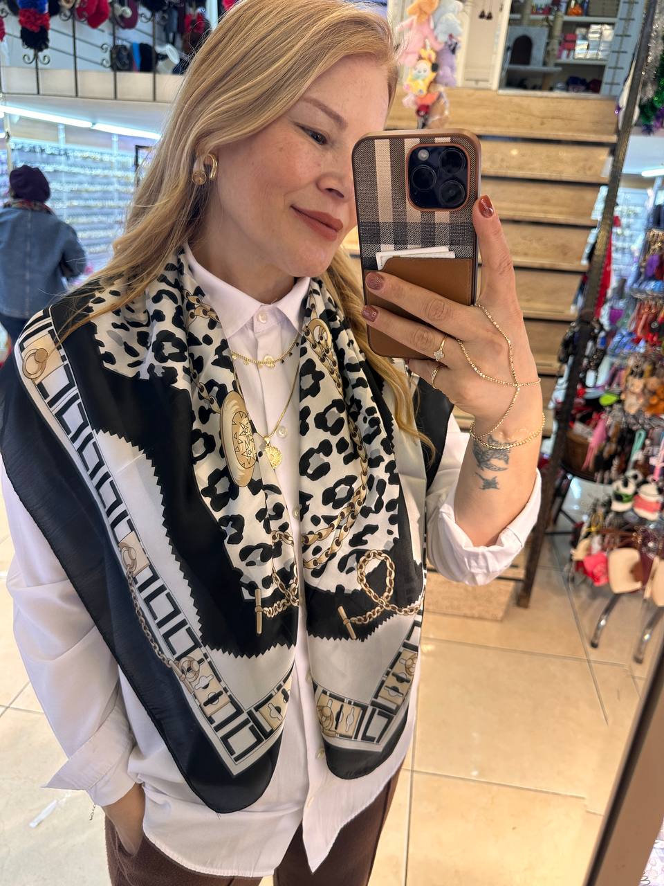 Renkli Desenli İpek Saten Kumaş Fular 90 cm. x 90 cm.