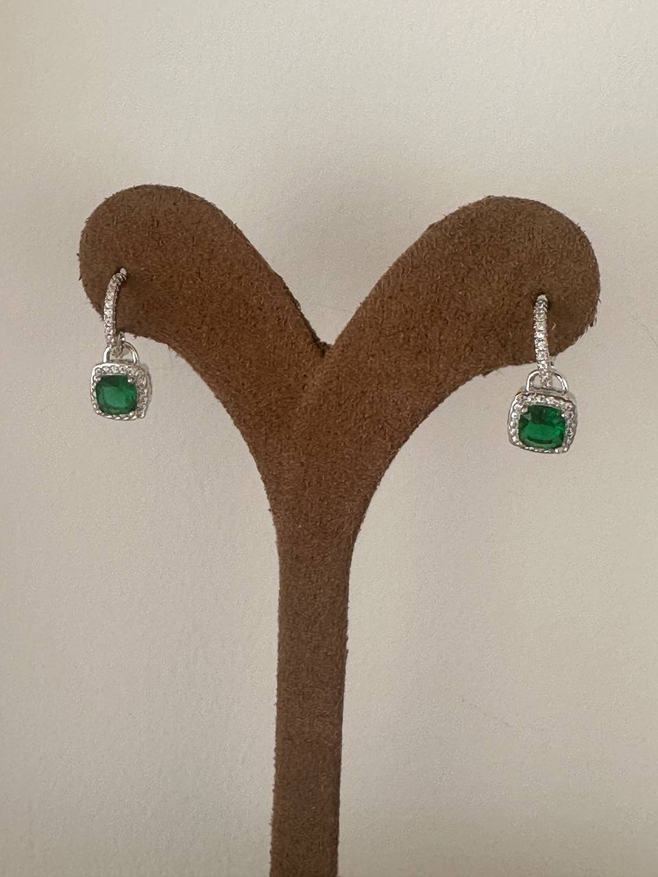 Vip Seri Gümüş Renk 925 K Gümüş Kaplama Zirkon Yeşil Baget Taş Sallantılı Küpe Taş Genişlik 7 mm.