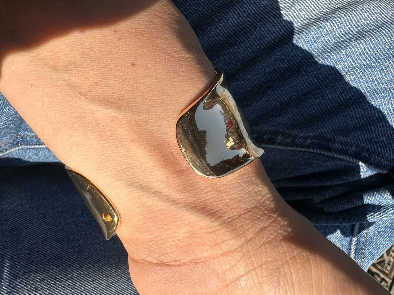 Gold Renk Rodyum Kaplama Kalın Yarım Kelepçe Bileklik Genişlik 7 cm. Kalınlık 4 cm.