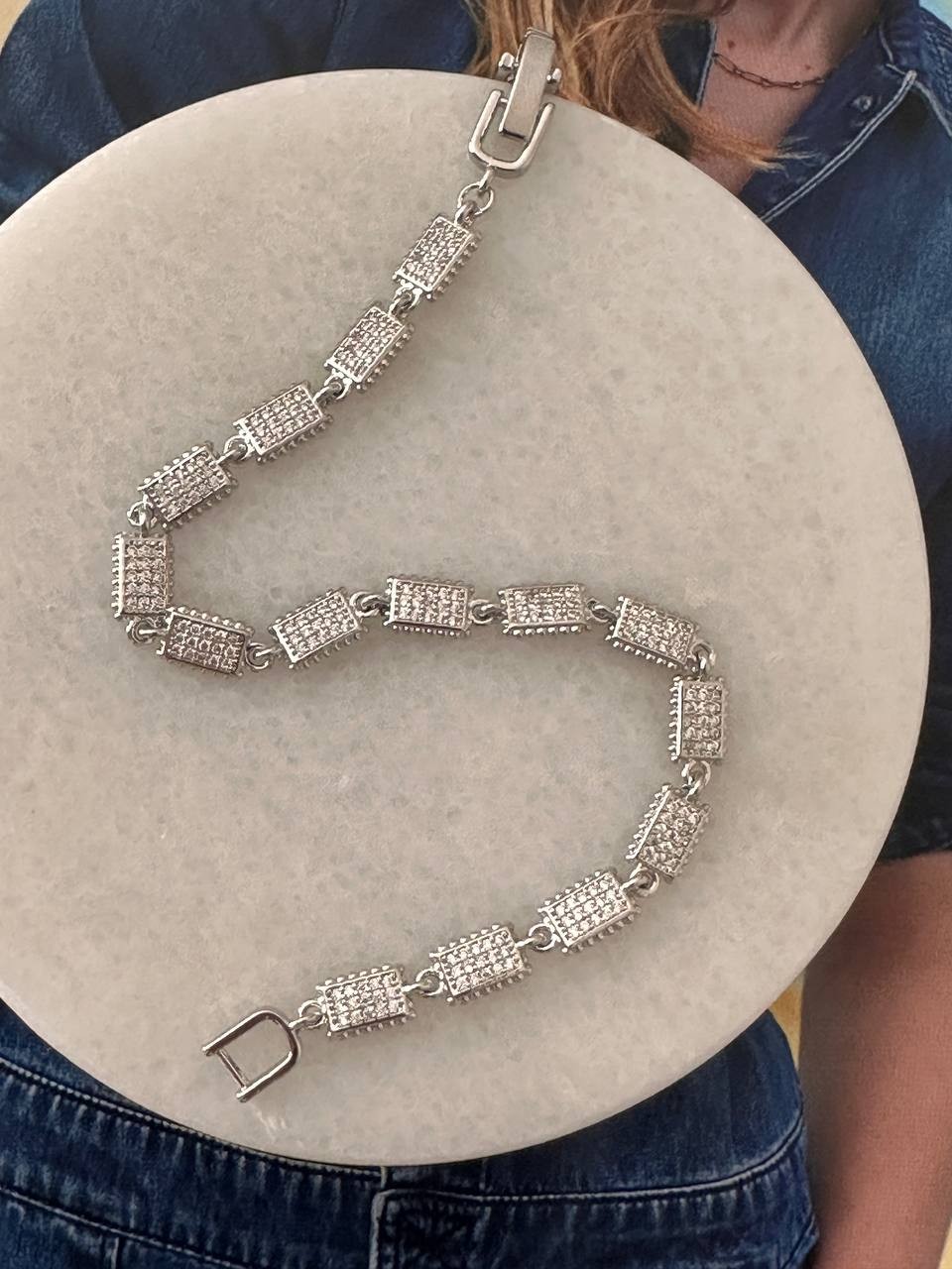 Vip Seri Gümüş Renk Zirkon Taşlı Rodyum Kaplama Bileklik Uzunluk 17 cm. Ek Klipsle 18 cm.