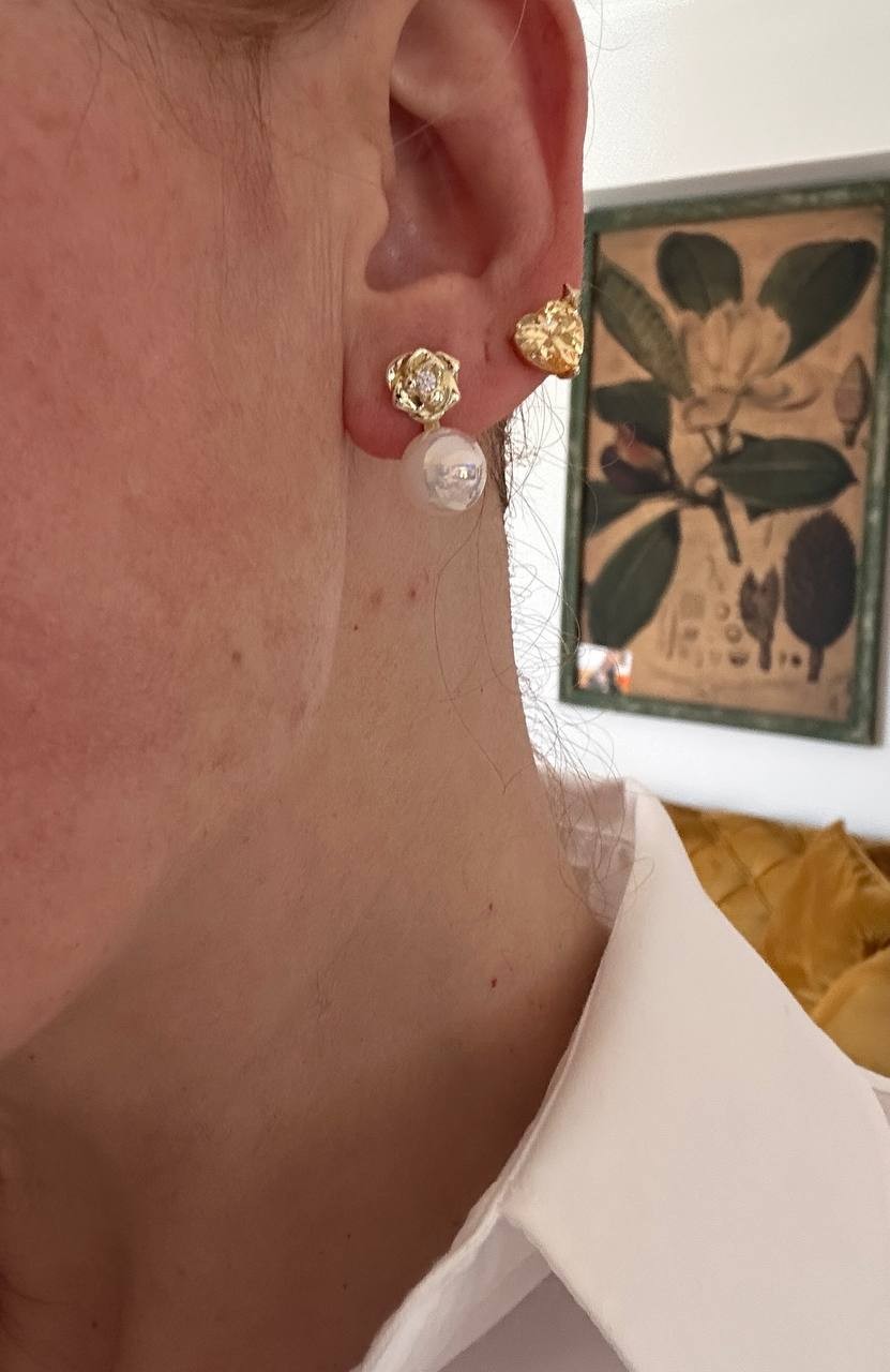 Vip Seri Gold Renk 925 K Gümüş Kaplama Zirkon Taş ve Cam İncili Küpe Uzunluk 1,5 cm.