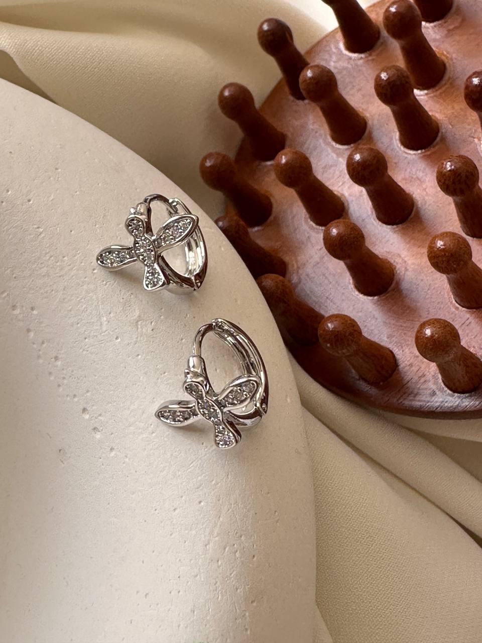 Vip Çelik Gümüş Renk Zirkon Taşlı Halka Küpe Genişlik 1,5 cm.