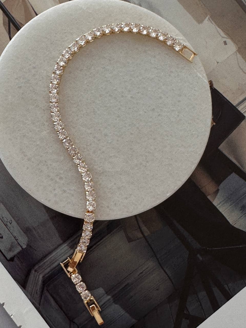 Gold Renk Zirkon Taşlı Rodyum Kaplama Su Yolu Bileklik Uzunluk 16 cm. Ek Klipsle 19 cm. Taş 4 mm.