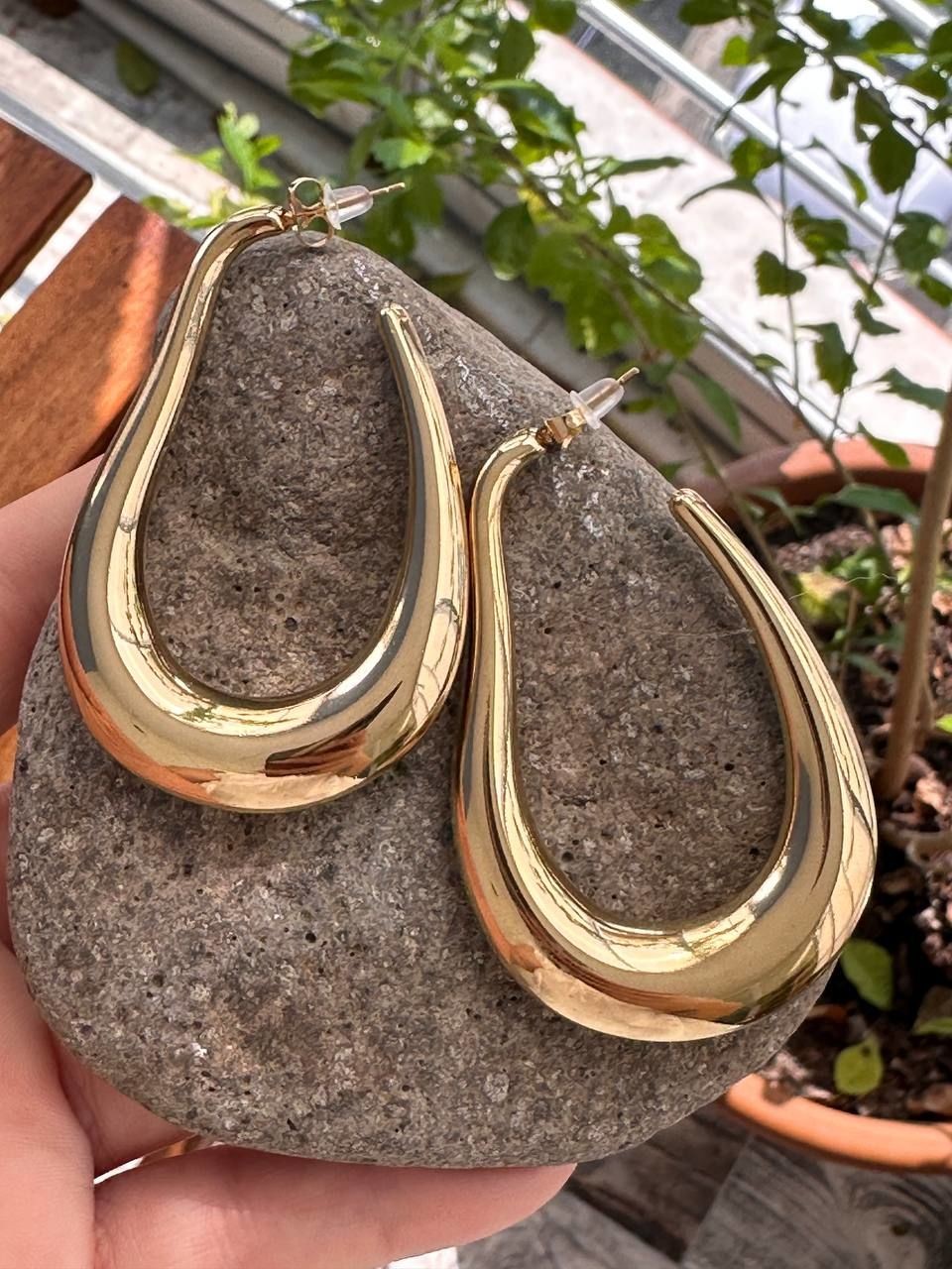 Gold Renk Paslanmaz Çelik Büyük Oval Küpe Genişlik 4 cm. Uzunluk 6 cm.