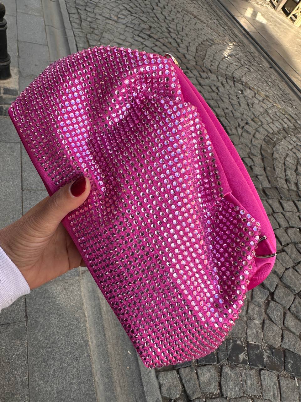 Pembe Saten Kumaş Kristal Taşlı Uzun Askılı Vintage Çanta Genişlik 30 cm. Boy 16 cm.