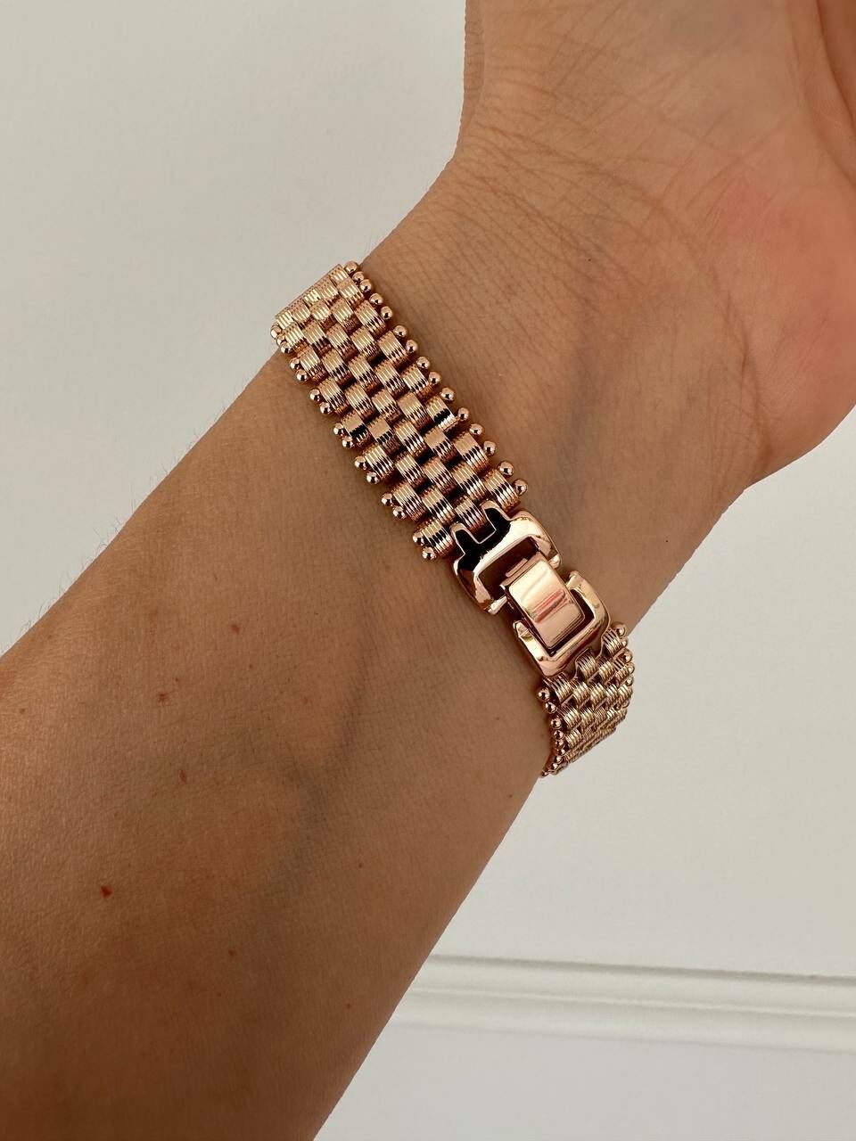 Vip Çelik Gold Renk Lazer Kesim Antialerjik Bileklik Uzunluk 17,5 cm. Genişlik 1,3 cm.