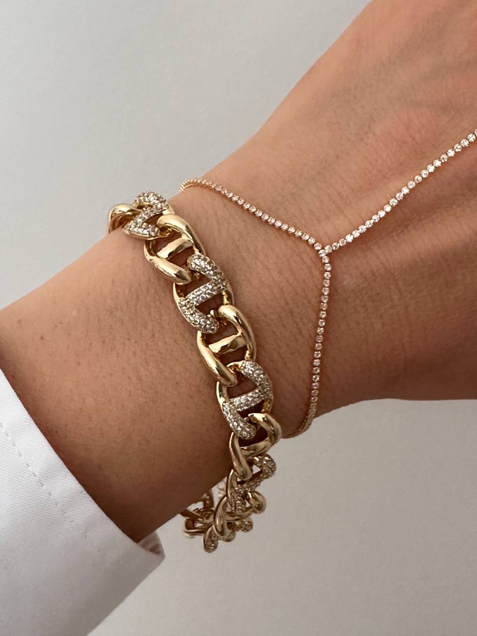 Vip Çelik Gold Renk Zirkon Taşlı Antialerjik Kalın Zincir Bileklik Uzunluk 19,5 cm. Kalınlık 1 cm.