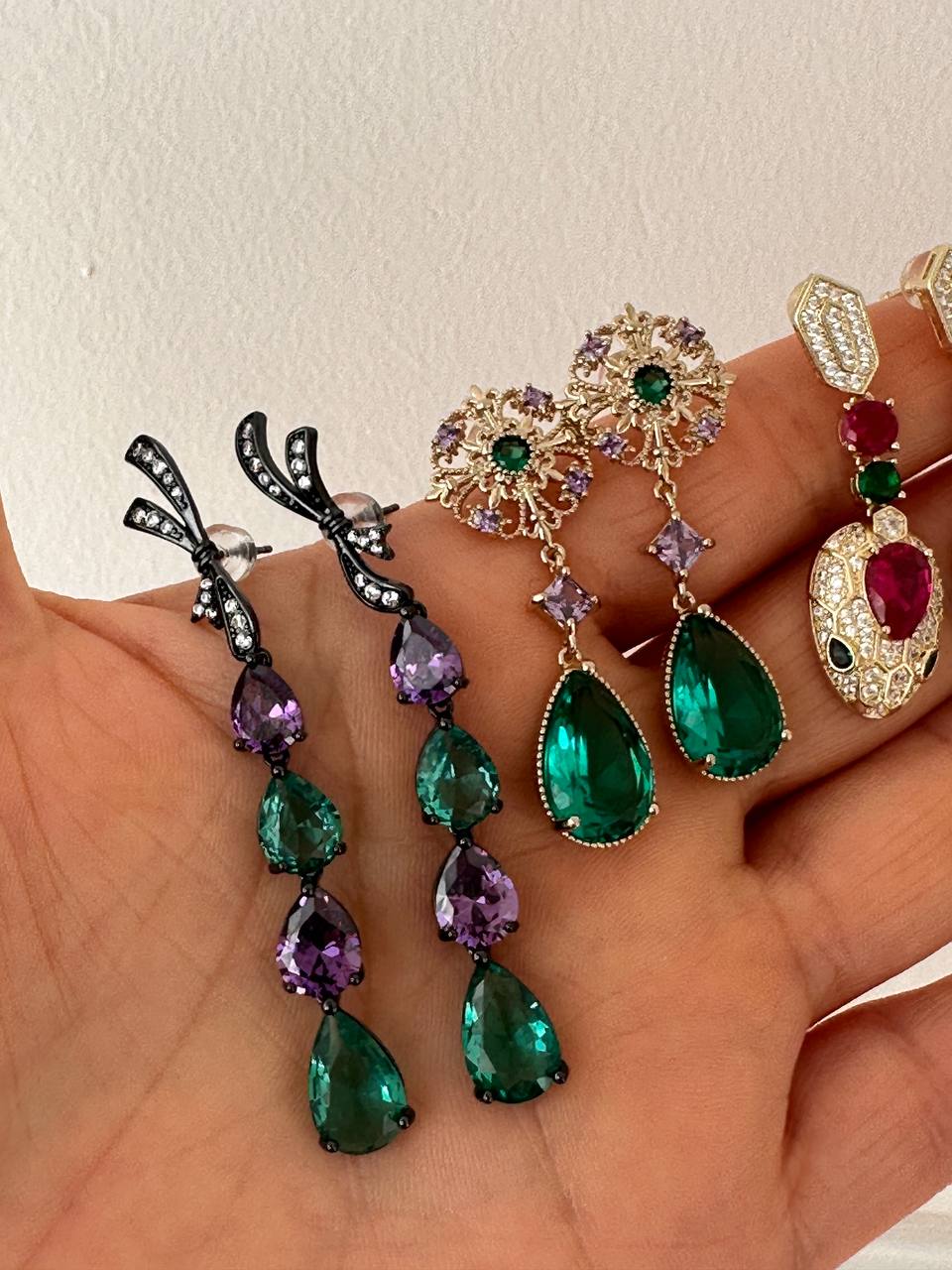 Vip Seri Siyah Renk 925 K Gümüş Kaplama Zirkon Renkli Taşlı Sallantılı Özel Tasarım Küpe Uzunluk 6 cm.