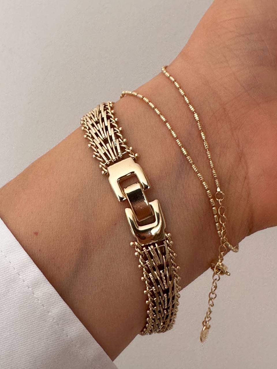 Vip Çelik Gold Renk Lazer Kesim Antialerjik Kalın Bileklik Uzunluk 19 cm. Kalınlık 1 cm.