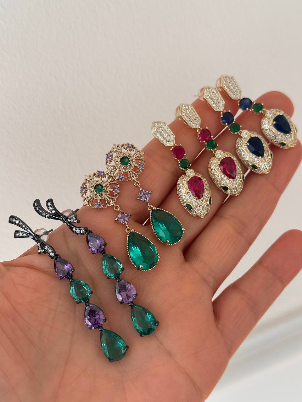 Vip Seri Siyah Renk 925 K Gümüş Kaplama Zirkon Renkli Taşlı Sallantılı Özel Tasarım Küpe Uzunluk 6 cm.