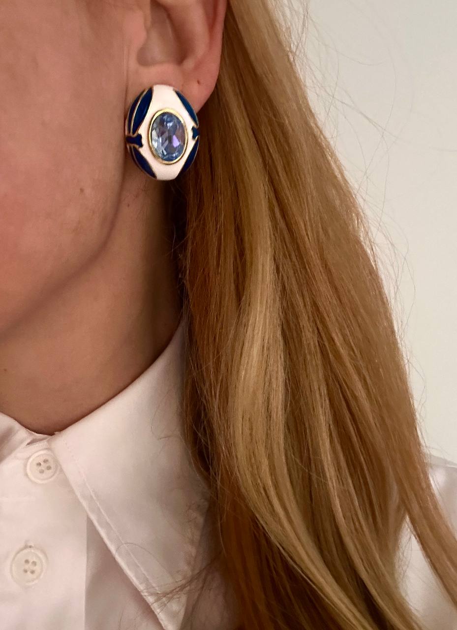 Vip Çelik Gold Renk Mavi Beyaz Mineli Mavi Zirkon Taşlı Premium Seri Antialerjik Küpe Genişlik 2 cm. Uzunluk 2,5 cm.