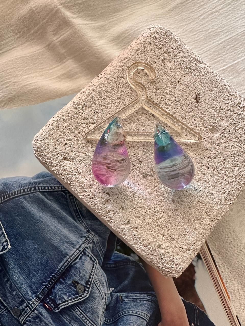 Gümüş Renk Akrilik Neon Renkli Botega Damla Küpe Uzunluk 3 cm.