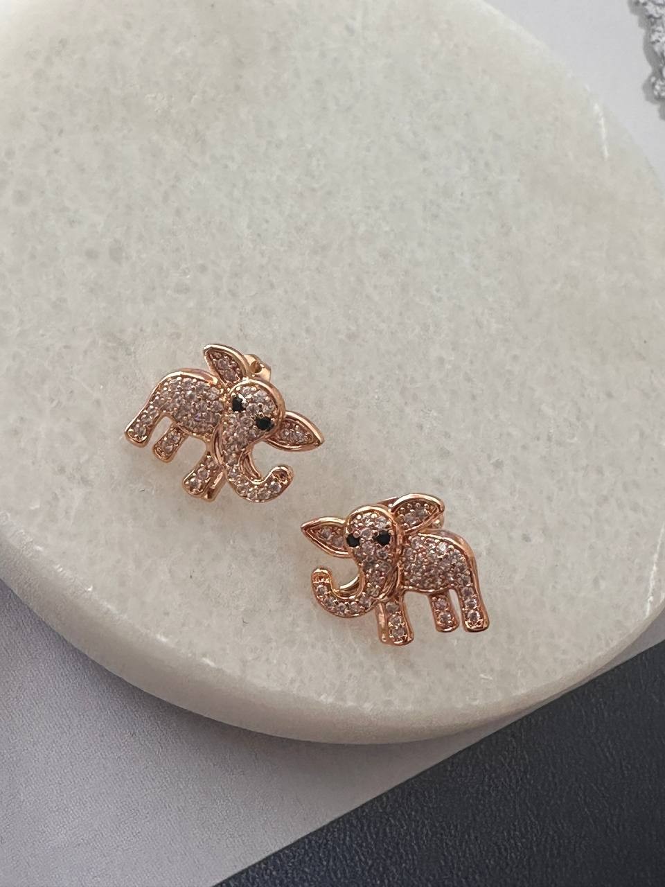 Vip Çelik Gold Renk Zirkon Taşlı Fil Figürlü Küpe En Boy 1,5 cm.