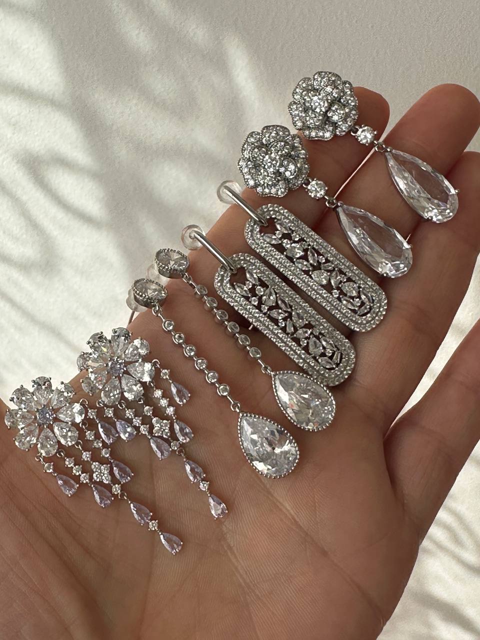 Vip Seri Gümüş Renk 925 K Gümüş Kaplama Zirkon Damla Taş Sallantılı Özel Tasarım Küpe Uzunluk 5,5 cm.