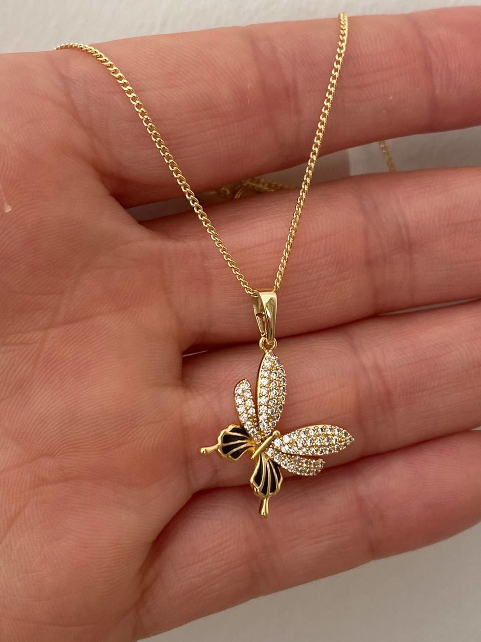 Vip Çelik Gold Renk Zirkon Taş Antialerjik Kelebek Figürlü Kolye Uzunluk 43 cm. Uç Genişlik 2 cm.