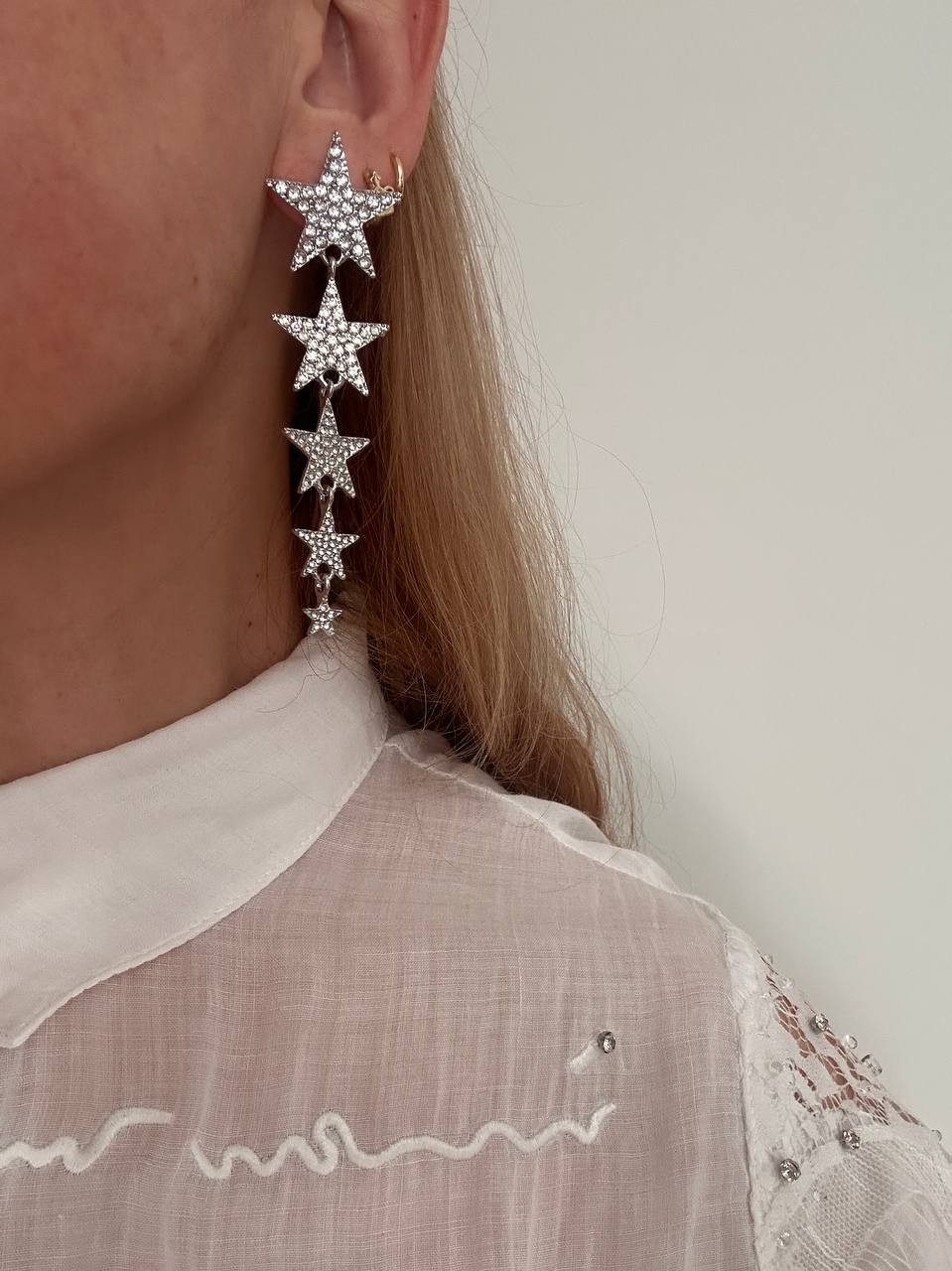 Vip Seri Gümüş Renk Zirkon Taşlı Rodyum Kaplama 5 Yıldız Sallantılı Küpe Uzunluk 8,5 cm.