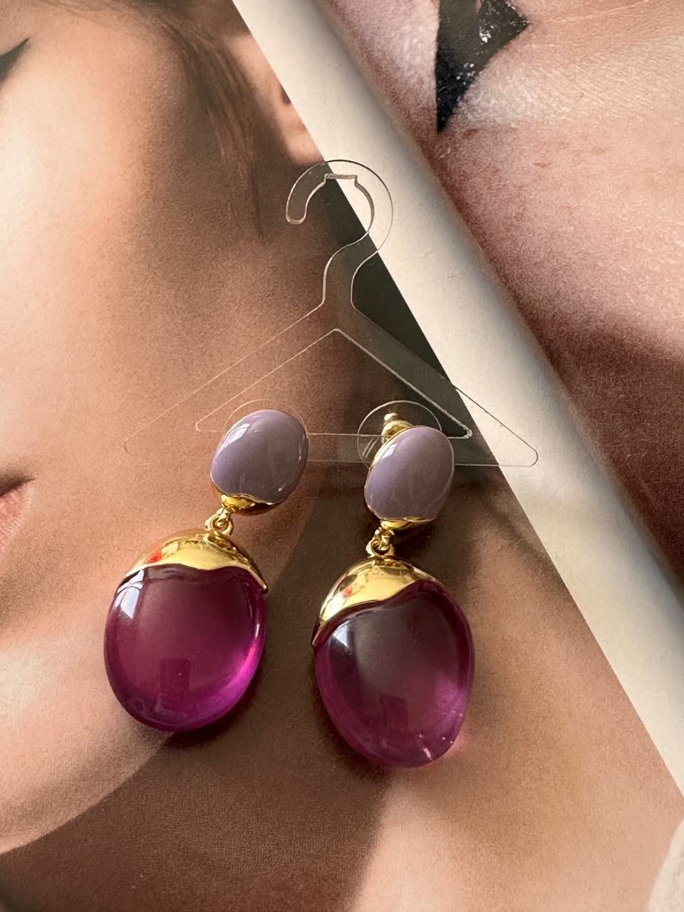 Vip Çelik Gold Renk Premium Seri Mor ve Lila Taşlı Antialerjik Sallantılı Küpe Uzunluk 4 cm.