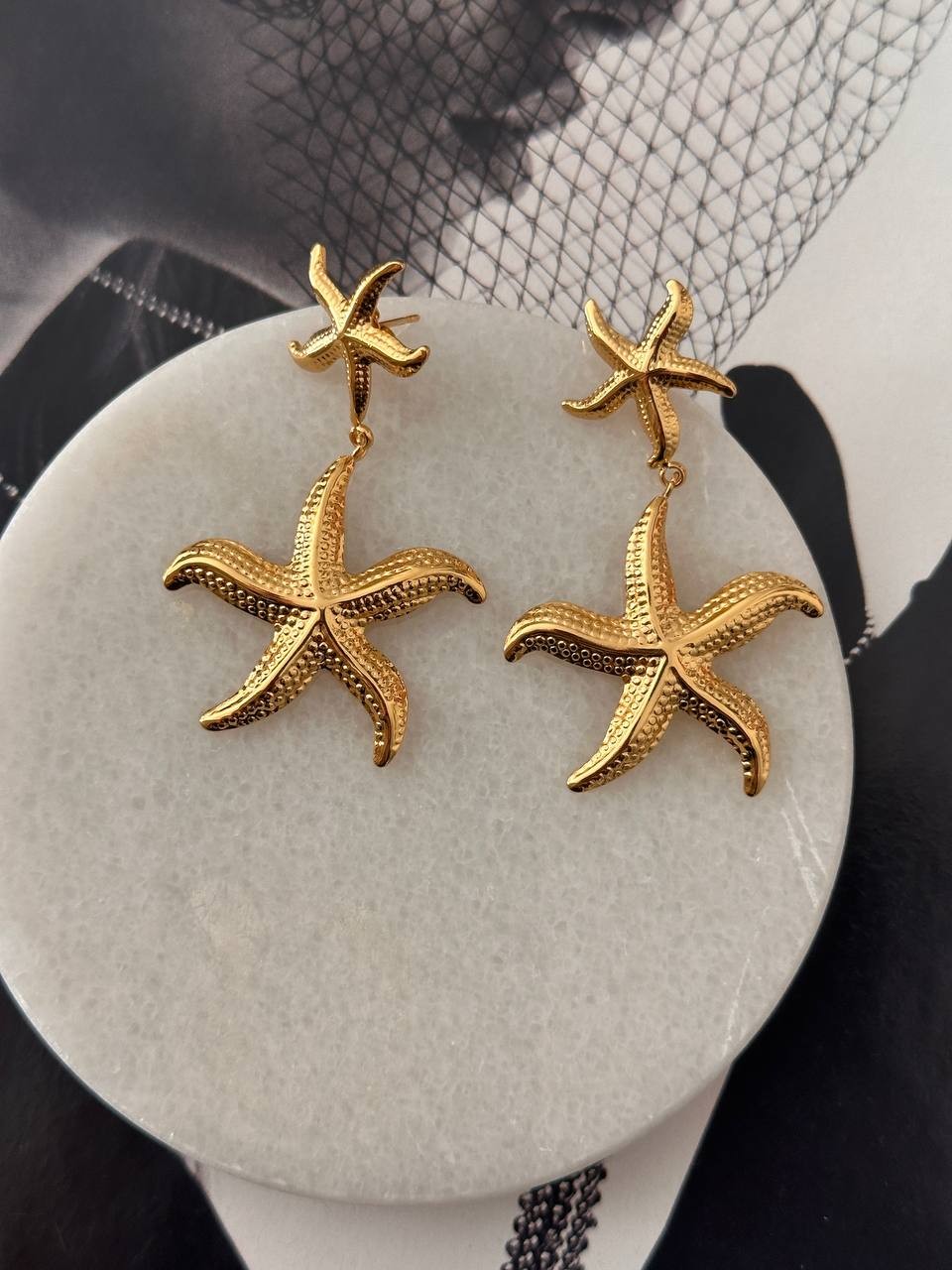 Vip Çelik Gold Renk Lazer Kesim Deniz Yıldızı Sallantılı Küpe Genişlik 3,5 cm. Uzunluk 5,5 cm.