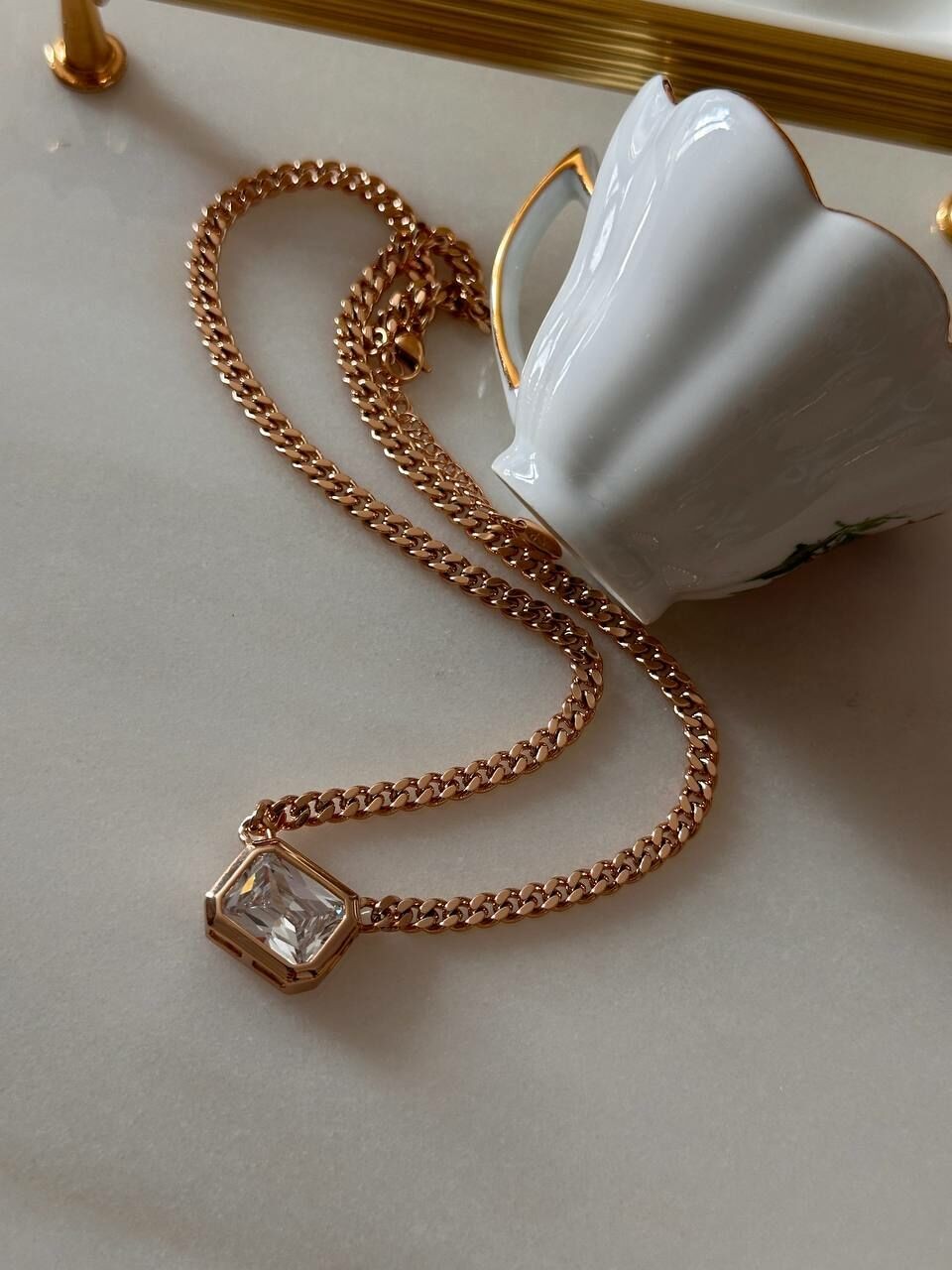 Vip Çelik Gold Renk Zirkon Baget Taş Detaylı Antialerjik Kolye Uzunluk Min. 40 cm. Max. 45 cm.