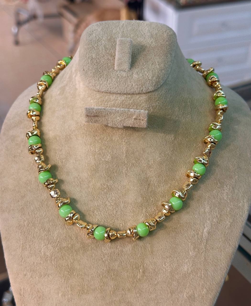 Vip Seri Gold Renk Rodyum Kaplama Yeşil Boncuk Detaylı Kolye Uzunluk 40 cm. 45 cm.