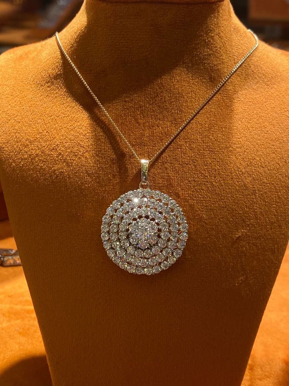 Vip Çelik Gold Renk Zirkon Taş Antialerjik Özel Tasarım Kolye Uzunluk 43 cm. Uç Genişlik 2,5 cm.