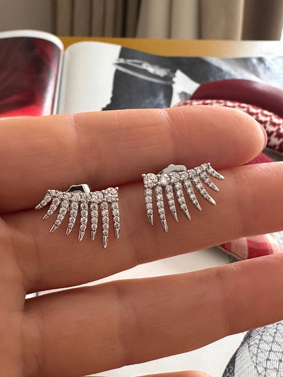 Vip Çelik Gümüş Renk Zirkon Taşlı Antialerjik Tasarım Küpe Genişlik 2 cm.