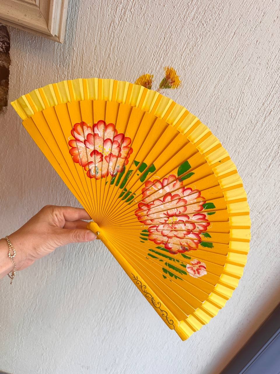 Sarı Ahşap ( Bambu ) Çiçek İşlemeli Birinci Kalite Yelpaze
