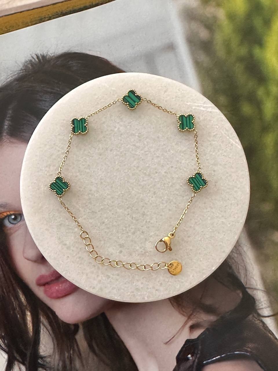 Paslanmaz Çelik Gold Renk Yeşil Yonca Figürlü Bileklik Uzunluk 16 cm. 20 cm.