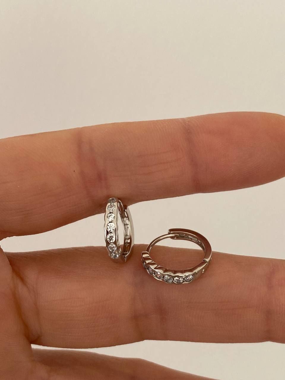 Vip Çelik Platin Renk Zirkon Taş Antialerjik Lazer Kesim Halka Küpe Genişlik 1,3 cm.