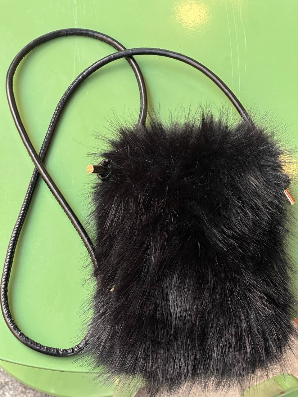 Siyah Suni Kürk Çanta Genişlik 17 cm. Uzunluk 25 cm.