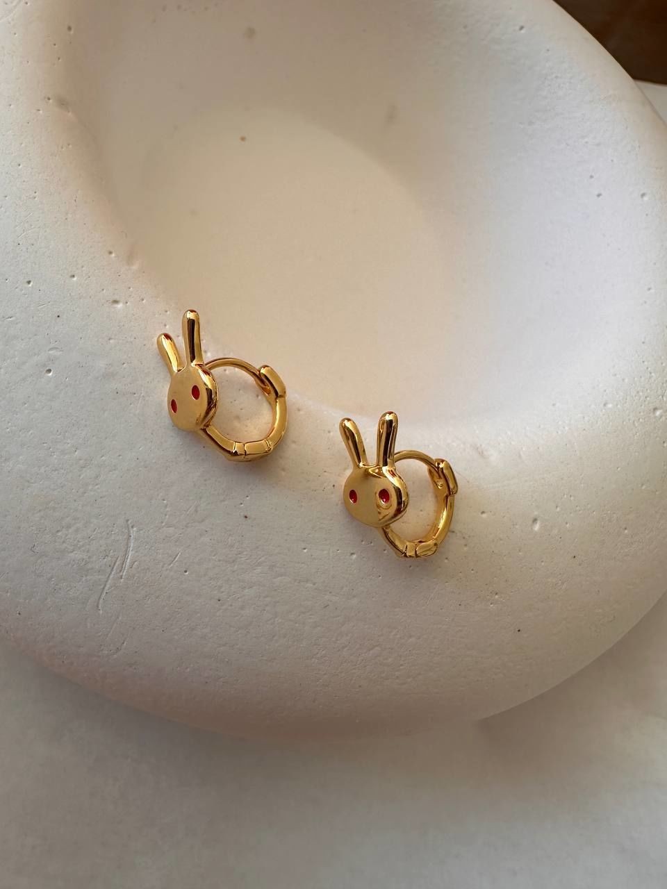 Vip Çelik Gold Renk Tavşan Figürlü Antialerjik Minimal Halka Küpe Genişlik 1 cm.