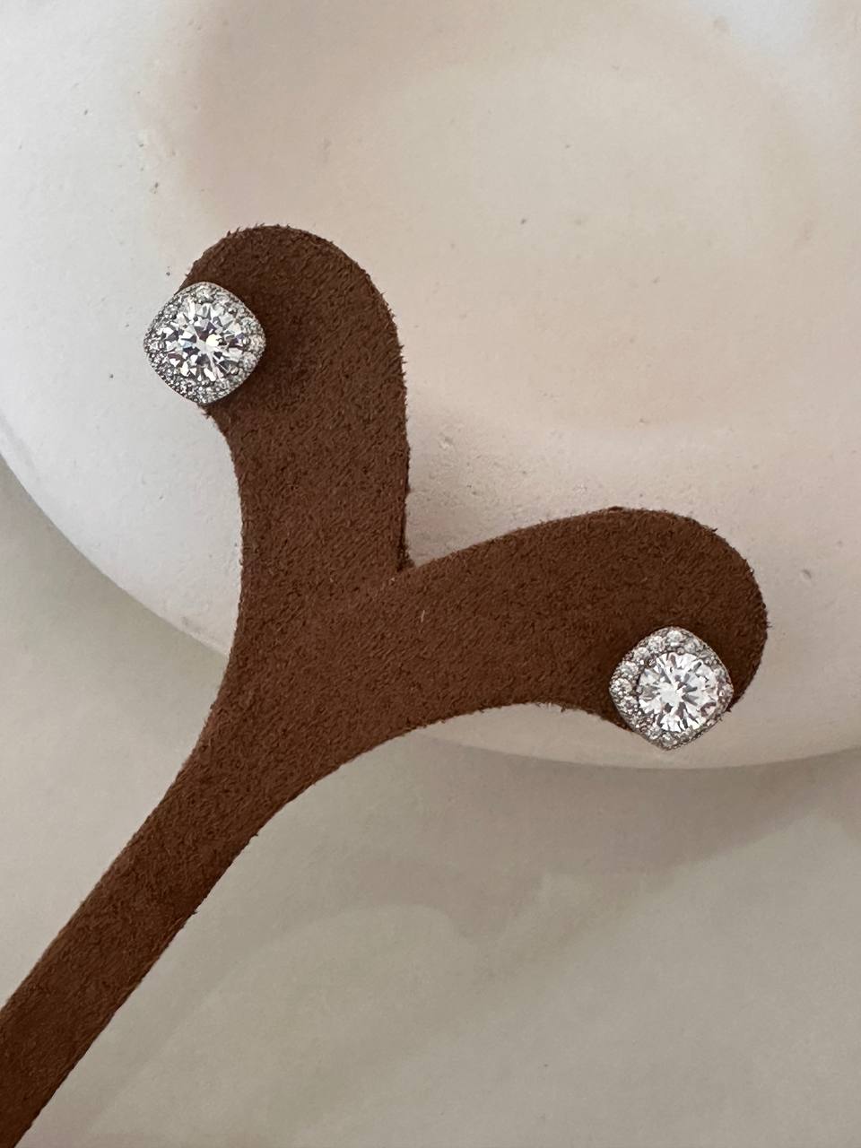 Vip Seri Gümüş Renk 925 K Gümüş Kaplama Zirkon Taşlı Küpe Genişlik 1 cm.