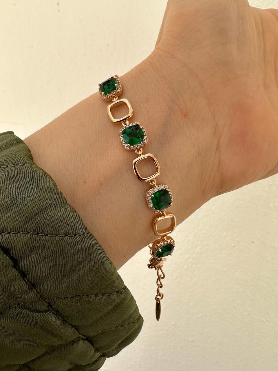 Vip Çelik Gold Renk Zirkon Yeşil Taş Antialerjik Premium Seri Bileklik Uzunluk Min. 17,5 cm. Max. 21 cm. Taş Genişlik 8 mm.