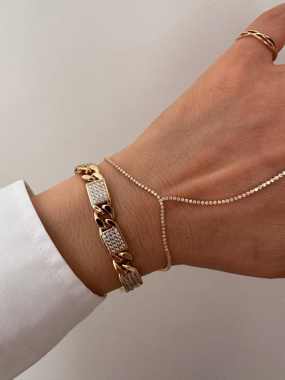 Vip Çelik Gold Renk Zirkon Taşlı Antialerjik Kalın Zincir Bileklik Uzunluk 17,5 cm. Kalınlık 1 cm.