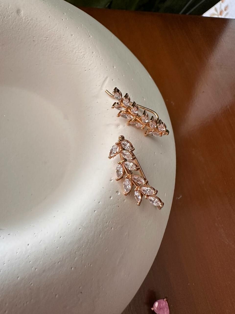 Vip Çelik Gold Renk Çift Sıra Zirkon Taşlı Küpe Uzunluk 2 cm.