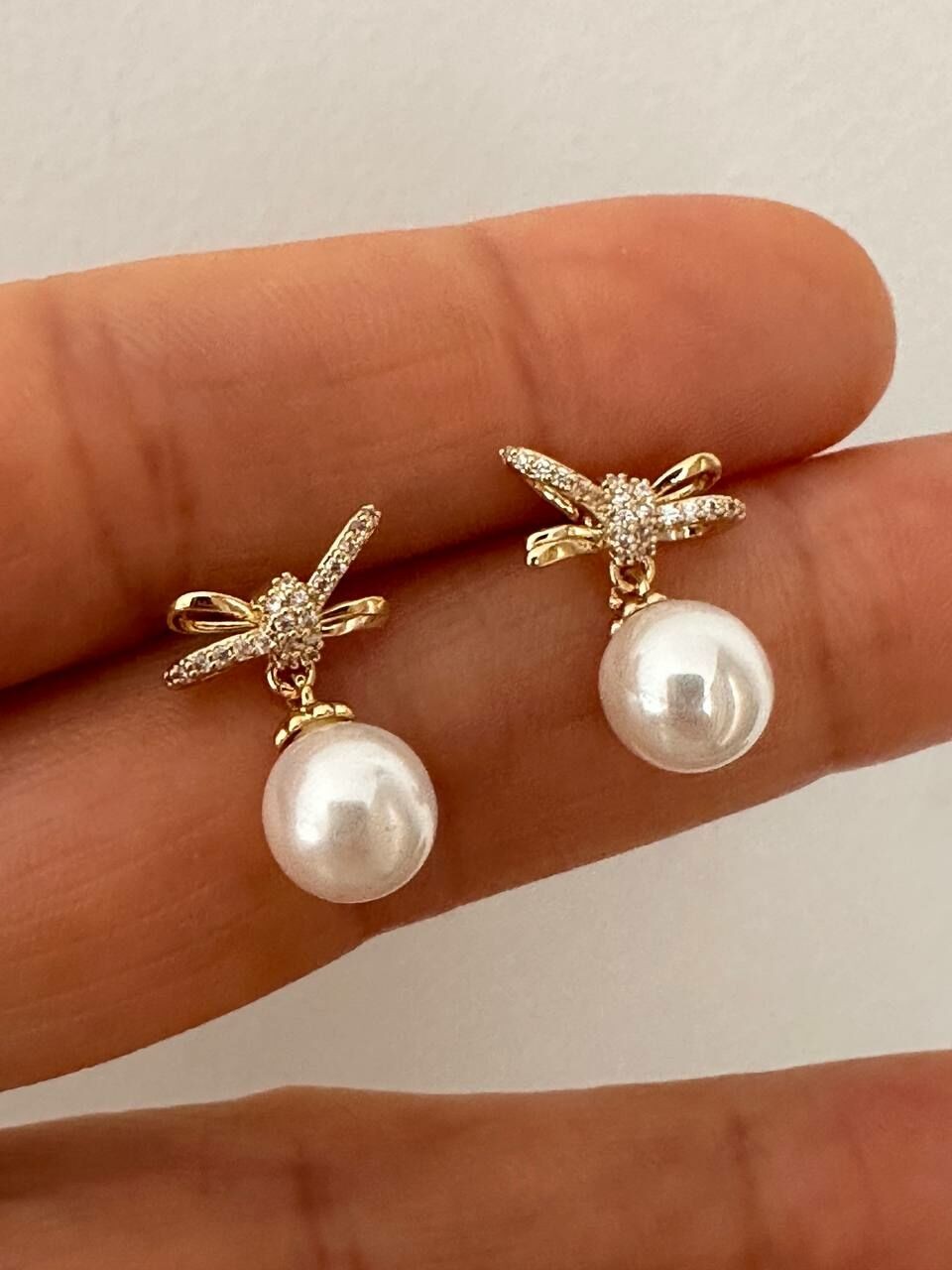 Gold Renk 925 S Gümüş Kaplama Zirkon Taş İnci Sallantılı Küpe Uzunluk 1,5 cm.