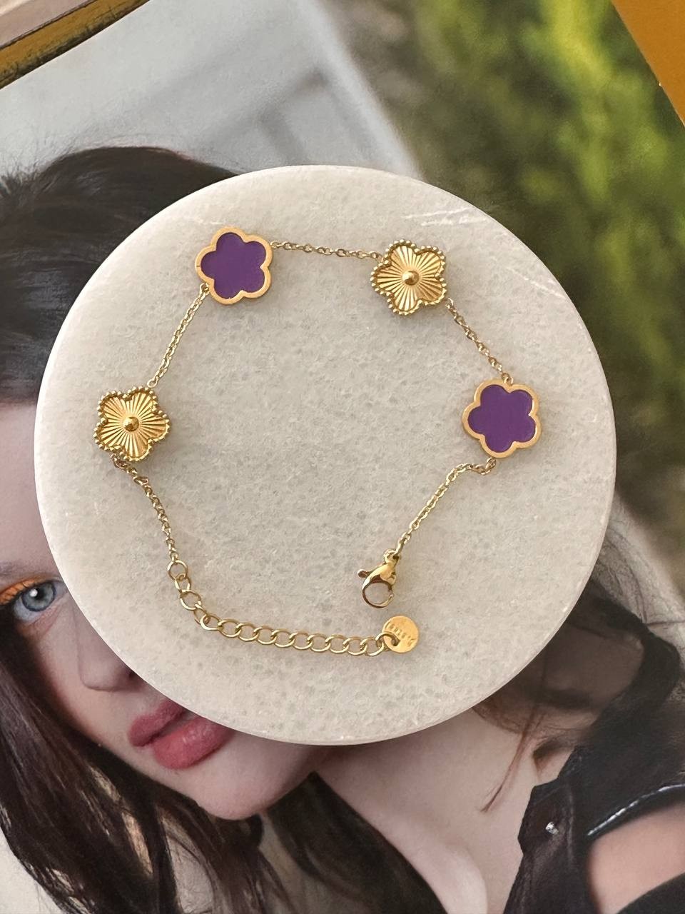 Paslanmaz Çelik Gold Renk Mor Yonca Figürlü Bileklik Uzunluk 16 cm. 20 cm.