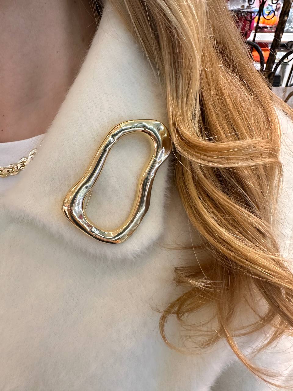 Metal Gold Renk Geometrik Şekil Broş / Yaka İğnesi Uzunluk 7,5 cm. Genişlik 4,5 cm.