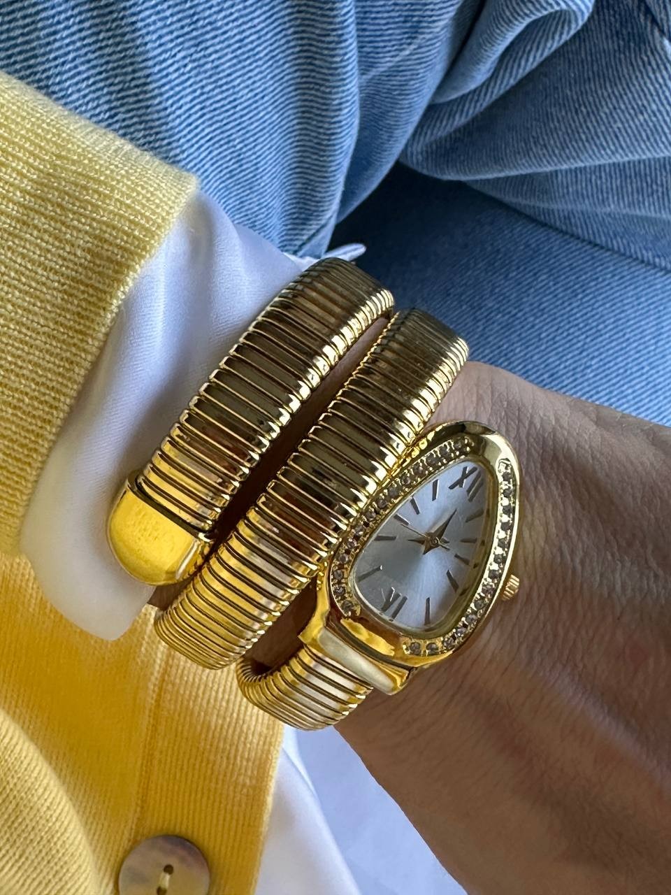 Gold Renk Kristal Taşlı Beyaz Kadranlı Yılan Tasarım Spiral Kadın Kol Saati