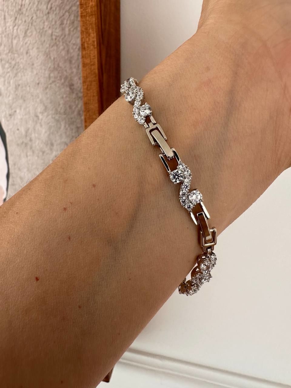 Vip Çelik Platin Renk Zirkon Taş Antialerjik Özel Seri Bileklik Uzunluk 16,5 cm. Ek Klipsle 19 cm.